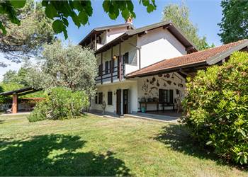 FARMHOUSE IN PEMONTESE STYLE AND 5000 sqm OF LAND