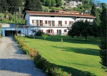 Grande cascinale con ampio terreno a Meina