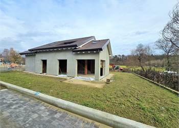 VILLA UNIFAMILIARE AD OLEGGIO CASTELLO