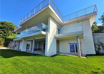 VILLA MODERNA VISTA ISOLE BORROMEE