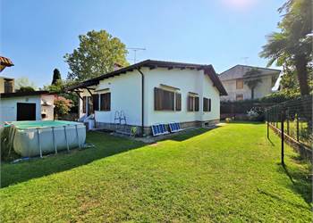 Villa in Vendita a Lesa 